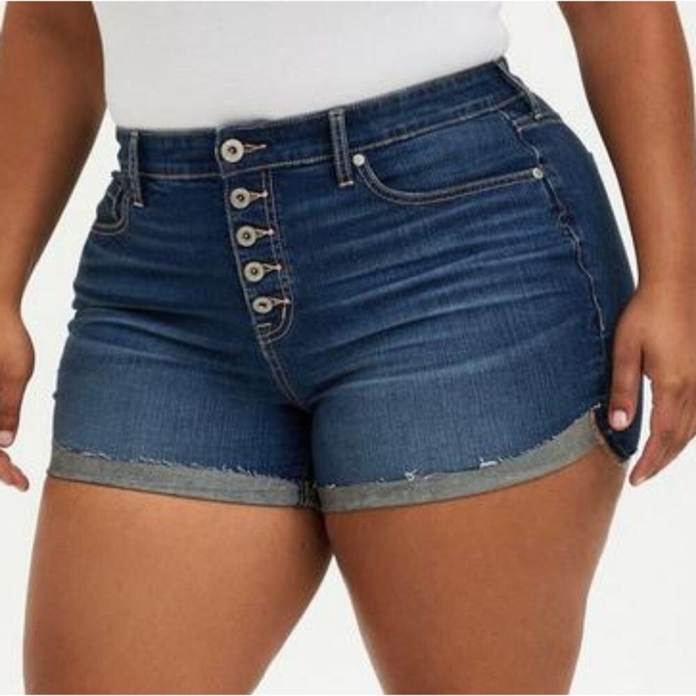 NWOT Torrid 5 Inch Vintage Stretch High-Rise Jean Short, Size 16